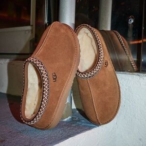 UGG Women’s Chestnut Suede Slippers